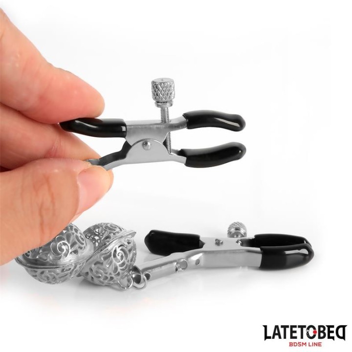 Nippelklemmen mit Glocke Silber und Schwarz von Latetobed BDSM Line | Fesselliebe.de