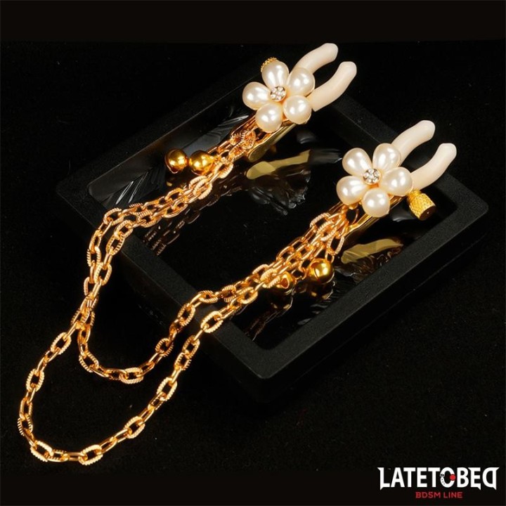 Rearl-Nippelklemmen mit Kette von Latetobed BDSM Line | Fesselliebe.de