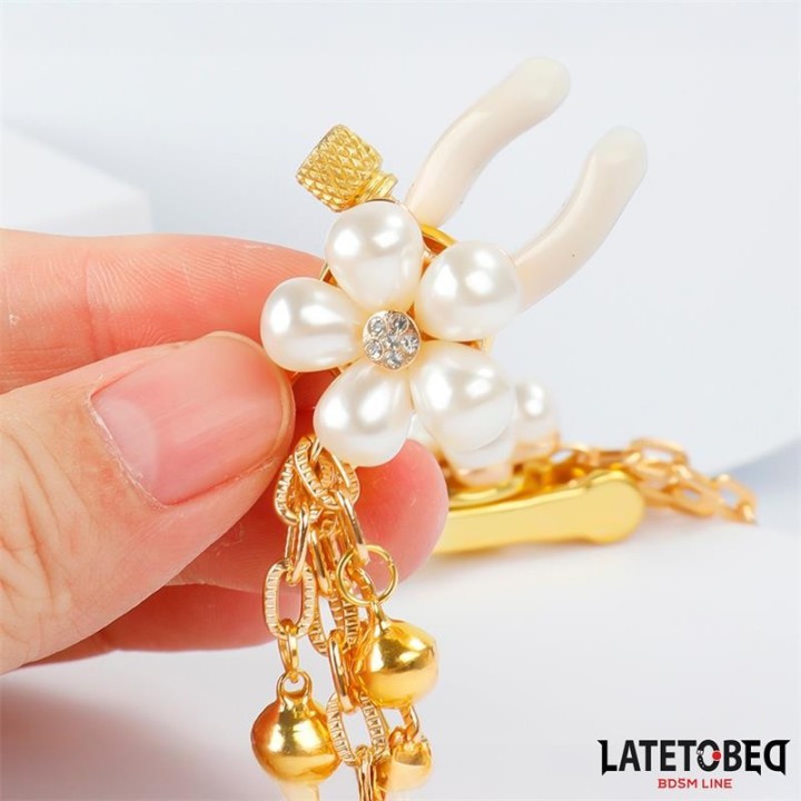 Rearl-Nippelklemmen mit Kette von Latetobed BDSM Line | Fesselliebe.de