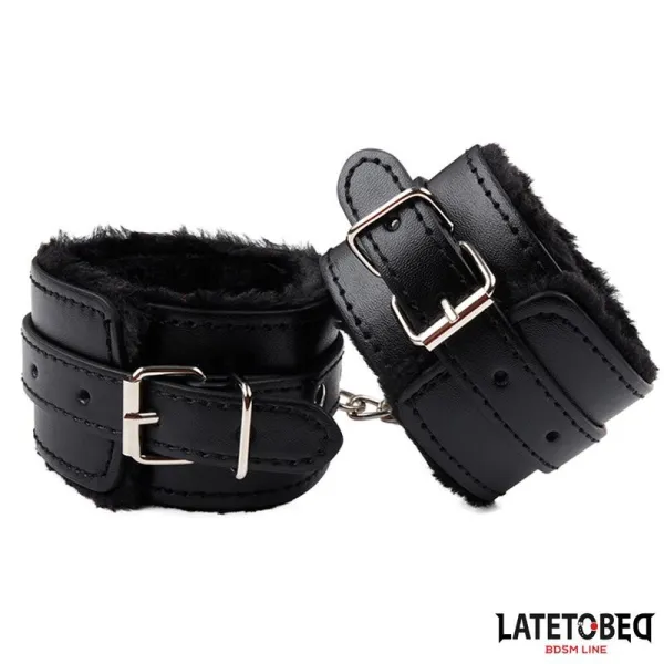 Fell-Fussfessel Schwarz von Latetobed BDSM Line | Fesselliebe.de