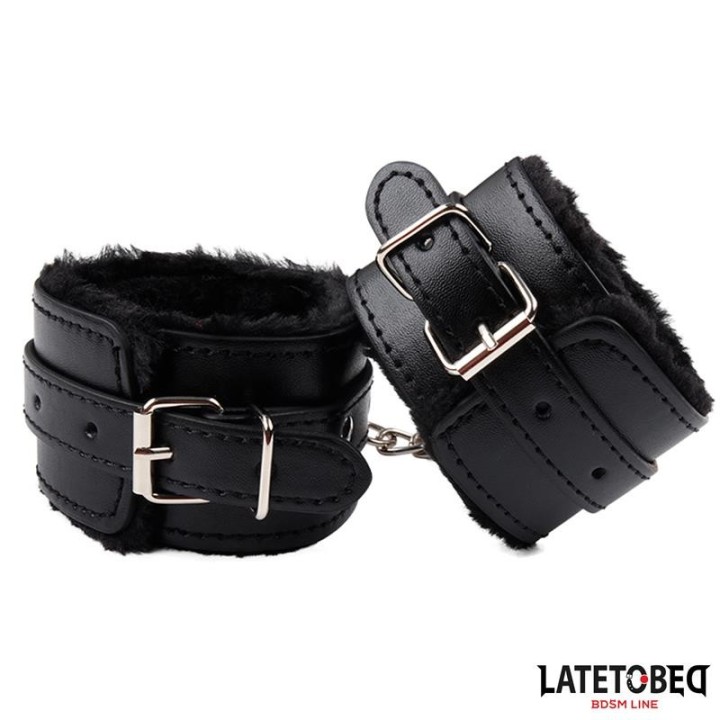 Fell-Fussfessel Schwarz von Latetobed BDSM Line | Fesselliebe.de