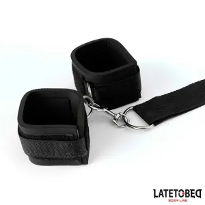 Knebelkugel und Fesseln von Latetobed BDSM Line