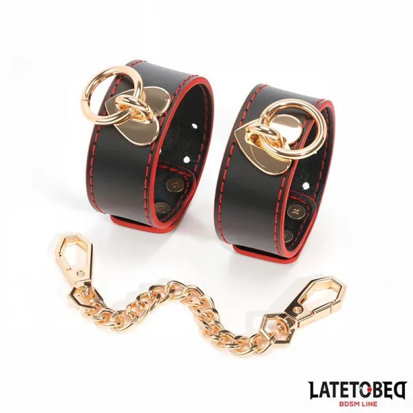 Handfesseln mit Goldener Kette von Latetobed BDSM Line | Fesselliebe.de