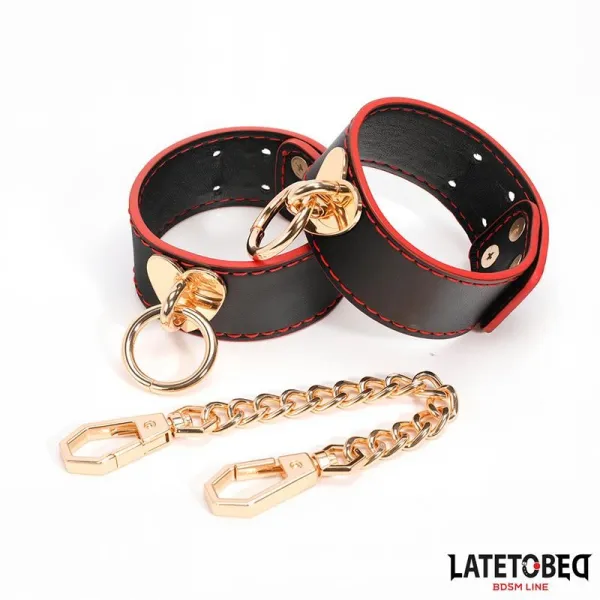 Handfesseln mit Goldener Kette von Latetobed BDSM Line | Fesselliebe.de