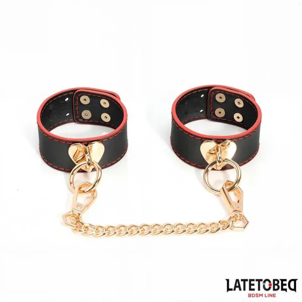 Fussfesseln mit Goldener Kette von Latetobed BDSM Line | Fesselliebe.de