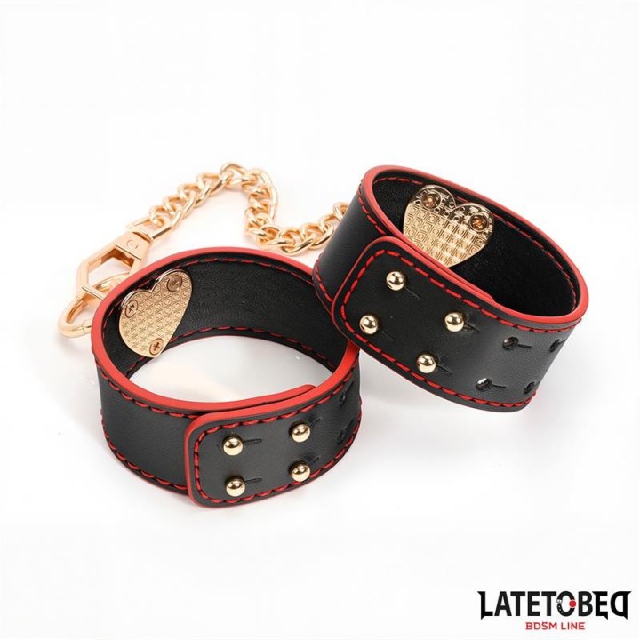 Fussfesseln mit Goldener Kette von Latetobed BDSM Line | Fesselliebe.de