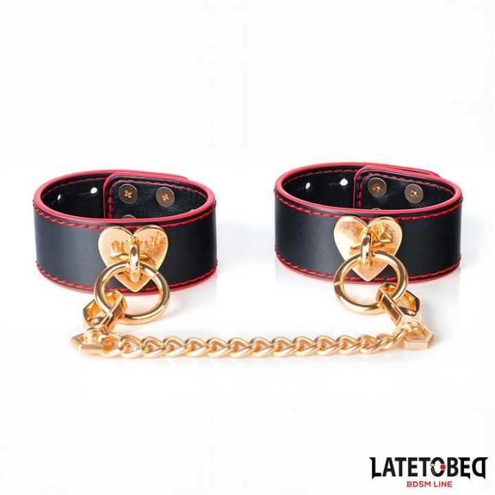 Fussfesseln mit Goldener Kette von Latetobed BDSM Line | Fesselliebe.de