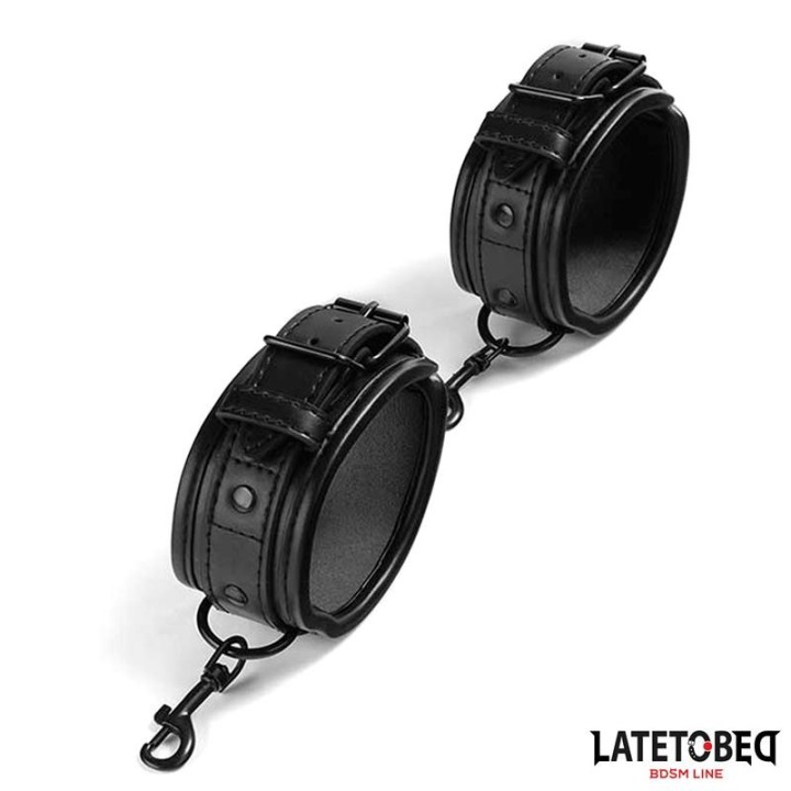 Mit Schwamm Gefütterte Handschellen von Latetobed BDSM Line | Fesselliebe.de