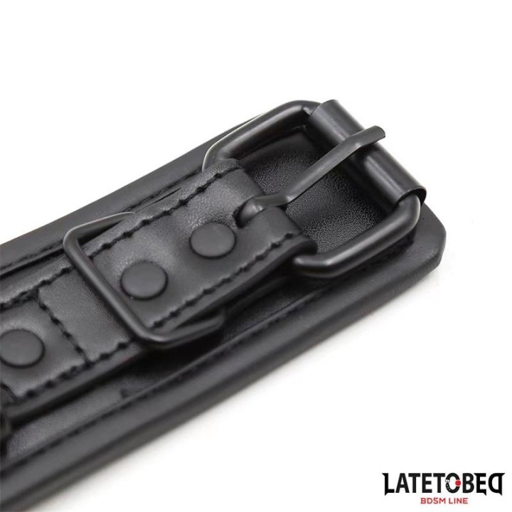 Mit Schwamm Gefütterte Handschellen von Latetobed BDSM Line | Fesselliebe.de