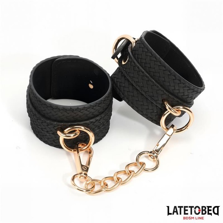 Handfesseln mit Webmuster Goldene Kette von Latetobed BDSM Line | Fesselliebe.de