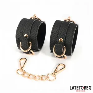 Handfesseln mit Webmuster Goldene Kette von Latetobed BDSM Line