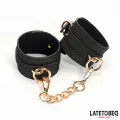 Fussfesseln mit Webmuster und Goldener Kette von Latetobed BDSM Line