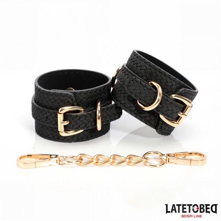 Fussfesseln mit Webmuster und Goldener Kette von Latetobed BDSM Line | Fesselliebe.de