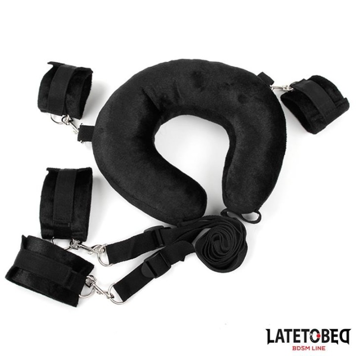 Kissen-Fessel-Set mit Handschellen von Latetobed BDSM Line | Fesselliebe.de