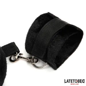 Kissen-Fessel-Set mit Handschellen von Latetobed BDSM Line