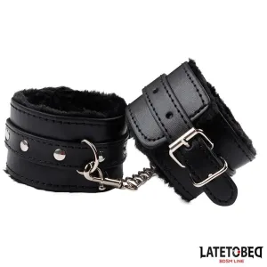 Fell-Handfessel Schwarz von Latetobed BDSM Line