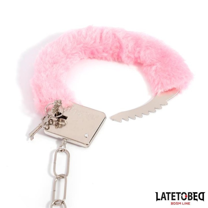 Fellbesetzte Metallfessel Rosa von Latetobed BDSM Line | Fesselliebe.de