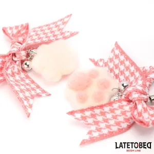 Nippelklemmen mit Kitty-Pfoten-Pompon von Latetobed BDSM Line