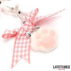 Nippelklemmen mit Kitty-Pfoten-Pompon von Latetobed BDSM Line