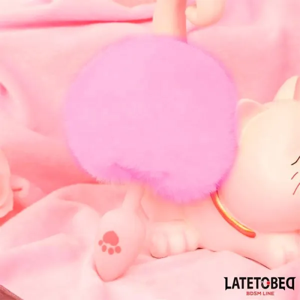 Rosa Silikon-Analplug mit Pompon Rosa von Latetobed BDSM Line | Fesselliebe.de