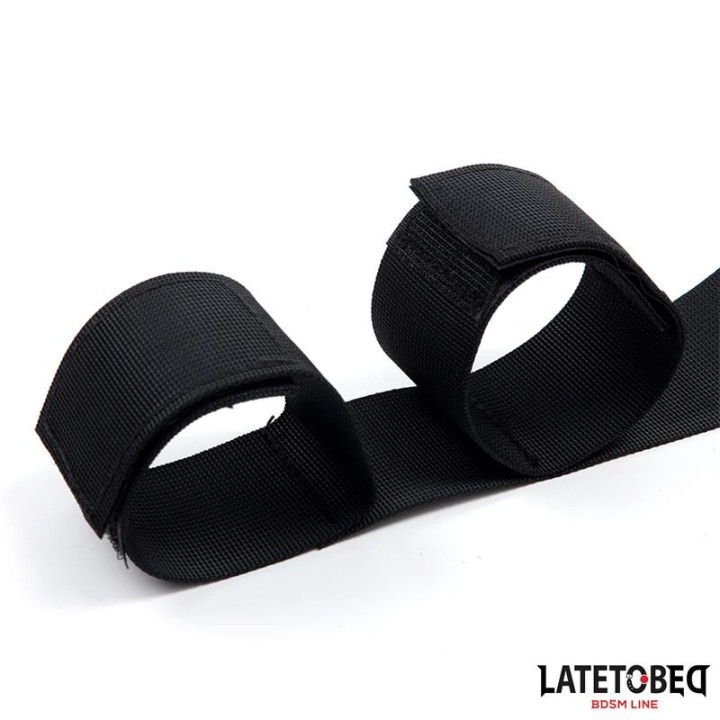 Band-Bondage von Hals bis Handgelenk von Latetobed BDSM Line | Fesselliebe.de