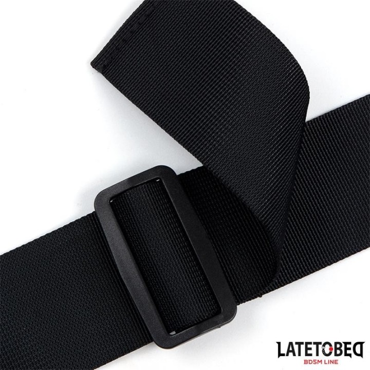 Band-Bondage von Hals bis Handgelenk von Latetobed BDSM Line | Fesselliebe.de