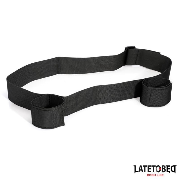 Hüftband und Klettverschluss-Handgelenkmanschette von Latetobed BDSM Line | Fesselliebe.de