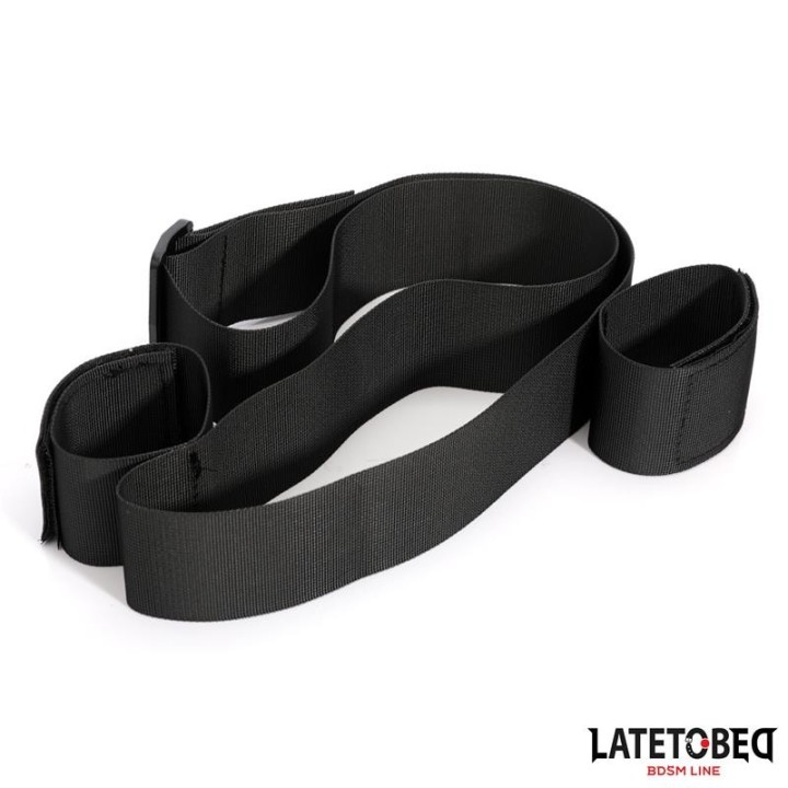 Hüftband und Klettverschluss-Handgelenkmanschette von Latetobed BDSM Line | Fesselliebe.de