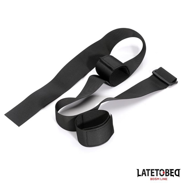 Hüftband und Klettverschluss-Handgelenkmanschette von Latetobed BDSM Line | Fesselliebe.de