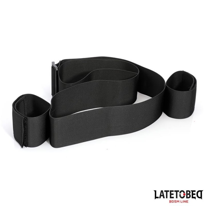 Hüftband und Klettverschluss-Handgelenkmanschette von Latetobed BDSM Line | Fesselliebe.de