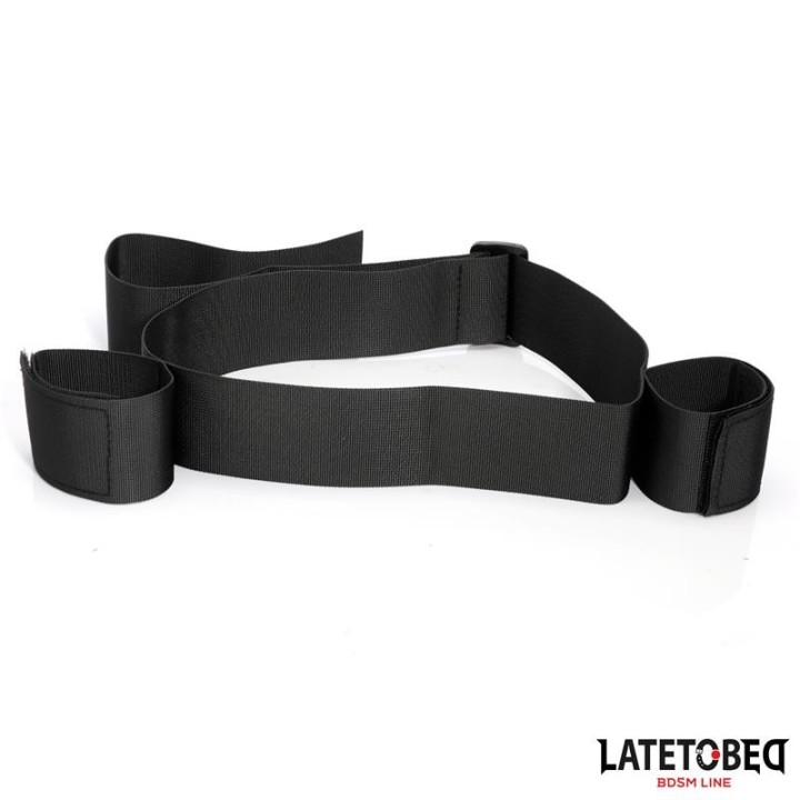 Hüftband und Klettverschluss-Handgelenkmanschette von Latetobed BDSM Line | Fesselliebe.de