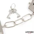 Fellbesetzte Manschette mit Verschluss Rot von Latetobed BDSM Line