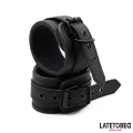 Einfarbige Schwarze Handfessel von Latetobed BDSM Line