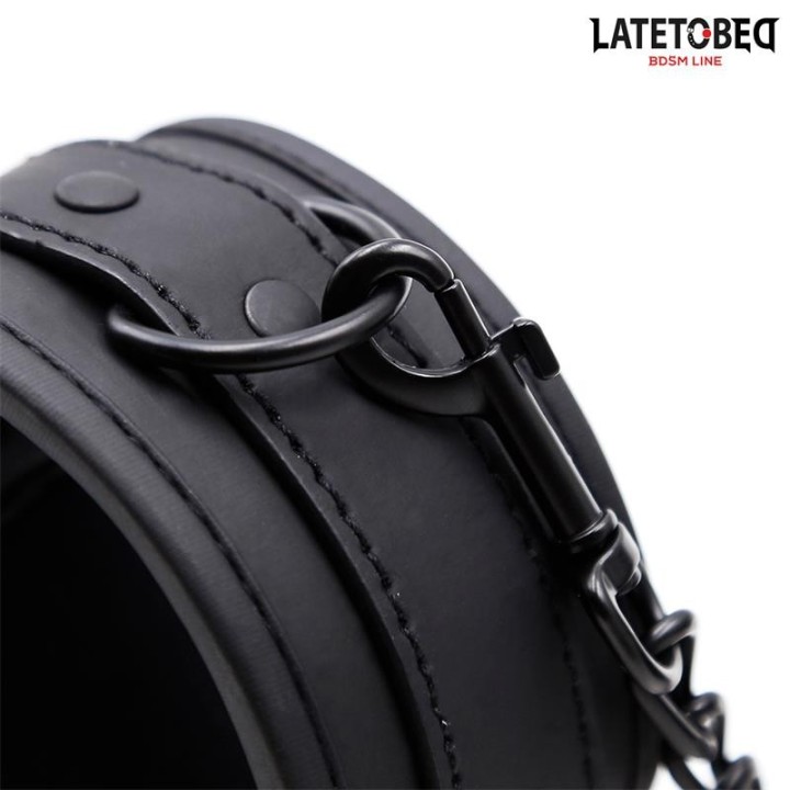 Einfarbige Schwarze Handfessel von Latetobed BDSM Line | Fesselliebe.de