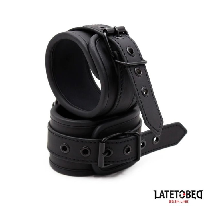 Einfarbige Schwarze Fussfessel von Latetobed BDSM Line | Fesselliebe.de