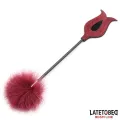 Federkitzler und Paddel In Rosenform von Latetobed BDSM Line