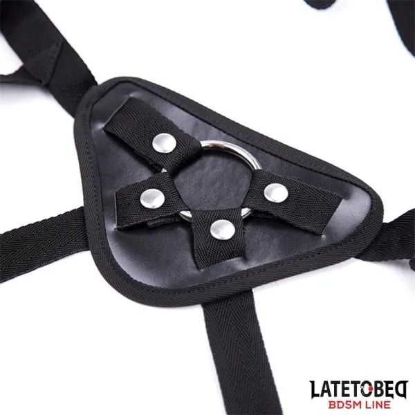 Verstellbarer Strap-On mit Metallring von Latetobed BDSM Line | Fesselliebe.de