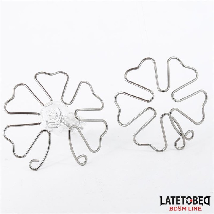Blumenförmiges Nippel-Accessoire von Latetobed BDSM Line | Fesselliebe.de