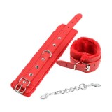 Verstellbare Handschellen aus Hochwertigem Fell von Latetobed BDSM Line | Fesselliebe.de