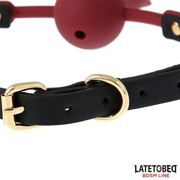 Atmungsaktiver Silikon-Ballknebel mit Rose Verstellbar 47–56 cm von Latetobed BDSM Line | Fesselliebe.de