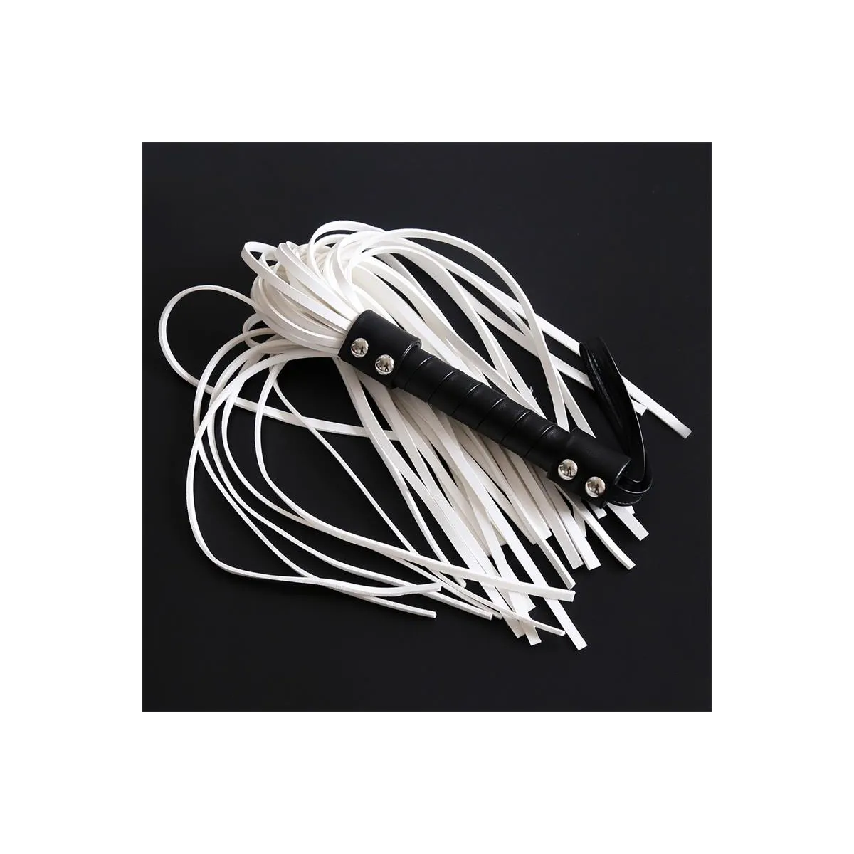 Doppelnieten-Peitsche 44 cm von Latetobed BDSM Line | Fesselliebe.de