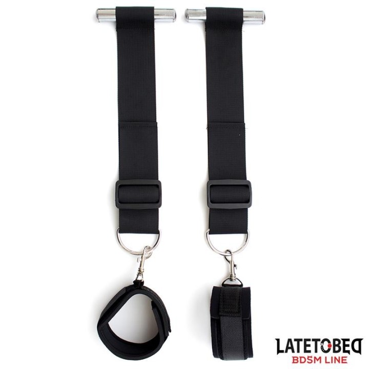 Türschwingende Nylon-Neopren-Handfesseln von Latetobed BDSM Line | Fesselliebe.de