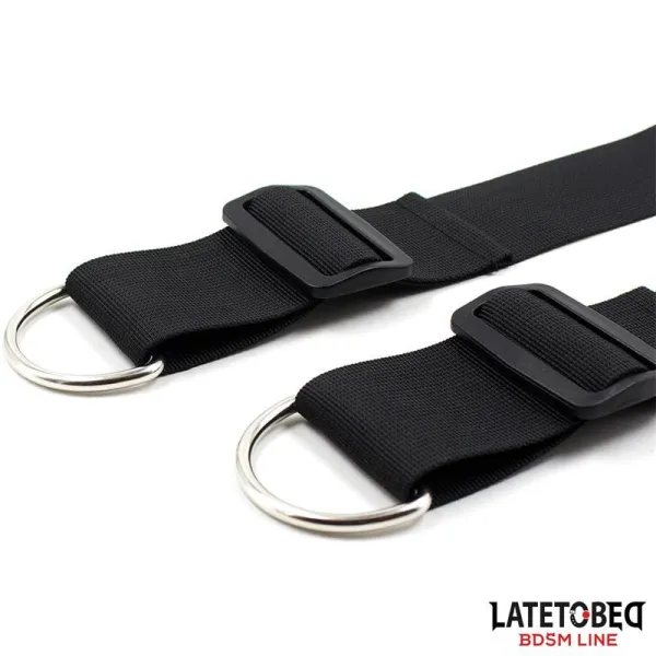 Türschwingende Nylon-Neopren-Handfesseln von Latetobed BDSM Line | Fesselliebe.de