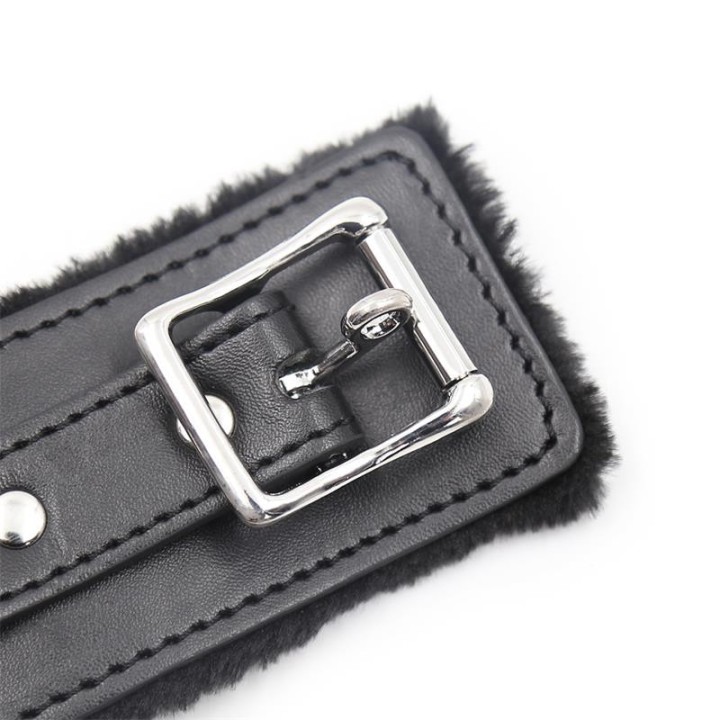 Halsband mit Metallleine Schwarz von Latetobed BDSM Line | Fesselliebe.de