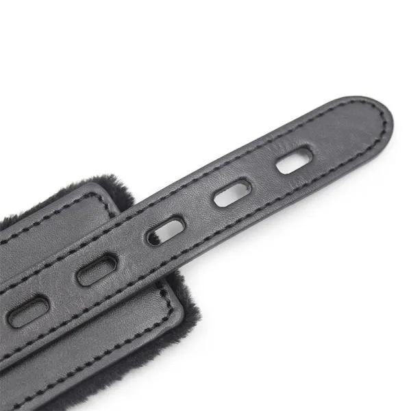 Halsband mit Metallleine Schwarz von Latetobed BDSM Line | Fesselliebe.de