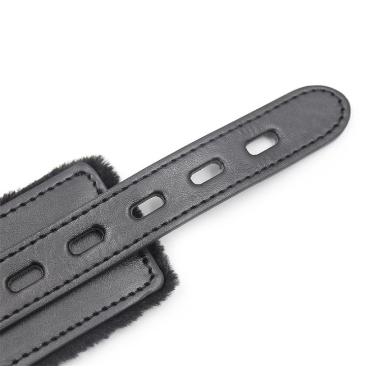 Halsband mit Metallleine Schwarz von Latetobed BDSM Line | Fesselliebe.de