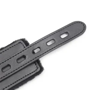 Halsband mit Metallleine Schwarz von Latetobed BDSM Line