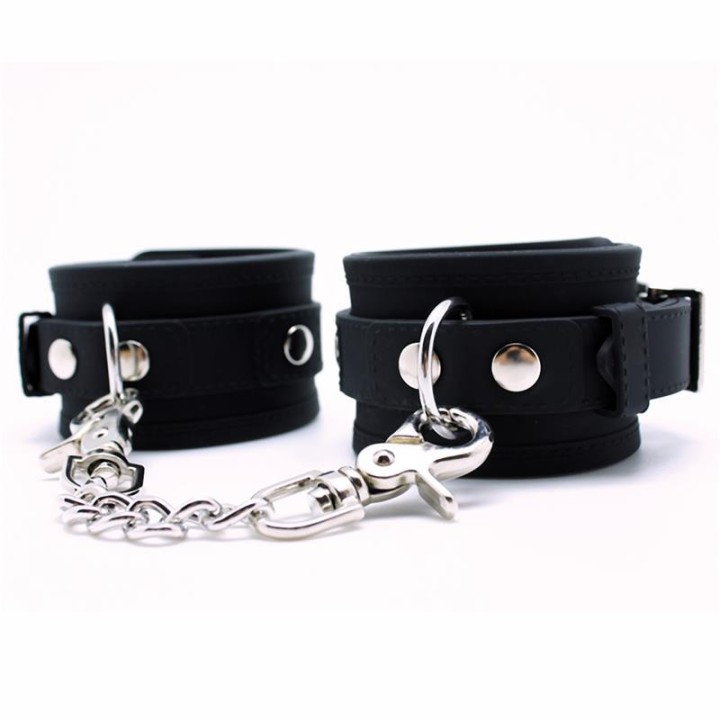 Handschellen Silikon von Latex Play | Fesselliebe.de