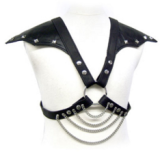 Metall und Schultern von Leather Body | Fesselliebe.de