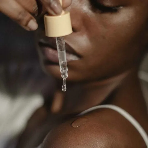 Indiscrets Revitalisierende Intim-Massage-Tropfen von Bijoux Au Naturel | Fesselliebe.de